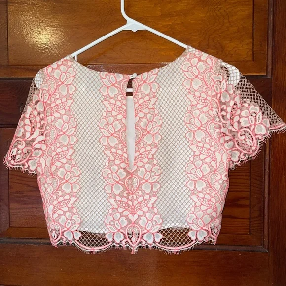 Lovers + Friends size small lace crop top - Picture 2 of 3